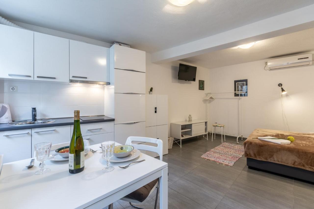 Apartments Sonja Pucisca Eksteriør billede