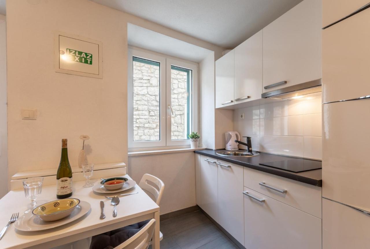 Apartments Sonja Pucisca Eksteriør billede